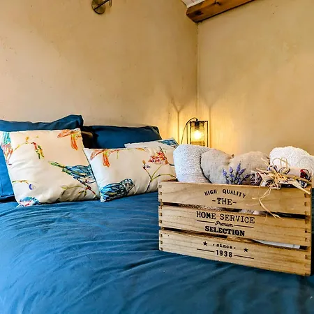 De Vigne En Auvergne Pour Escapade Romantique - Fr-1-582-74